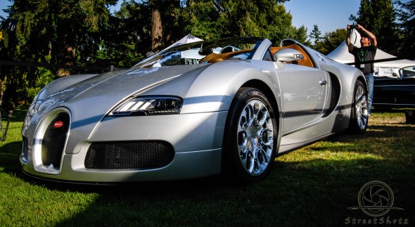 The Bugatti Veyron, The ultimate speed machine. 